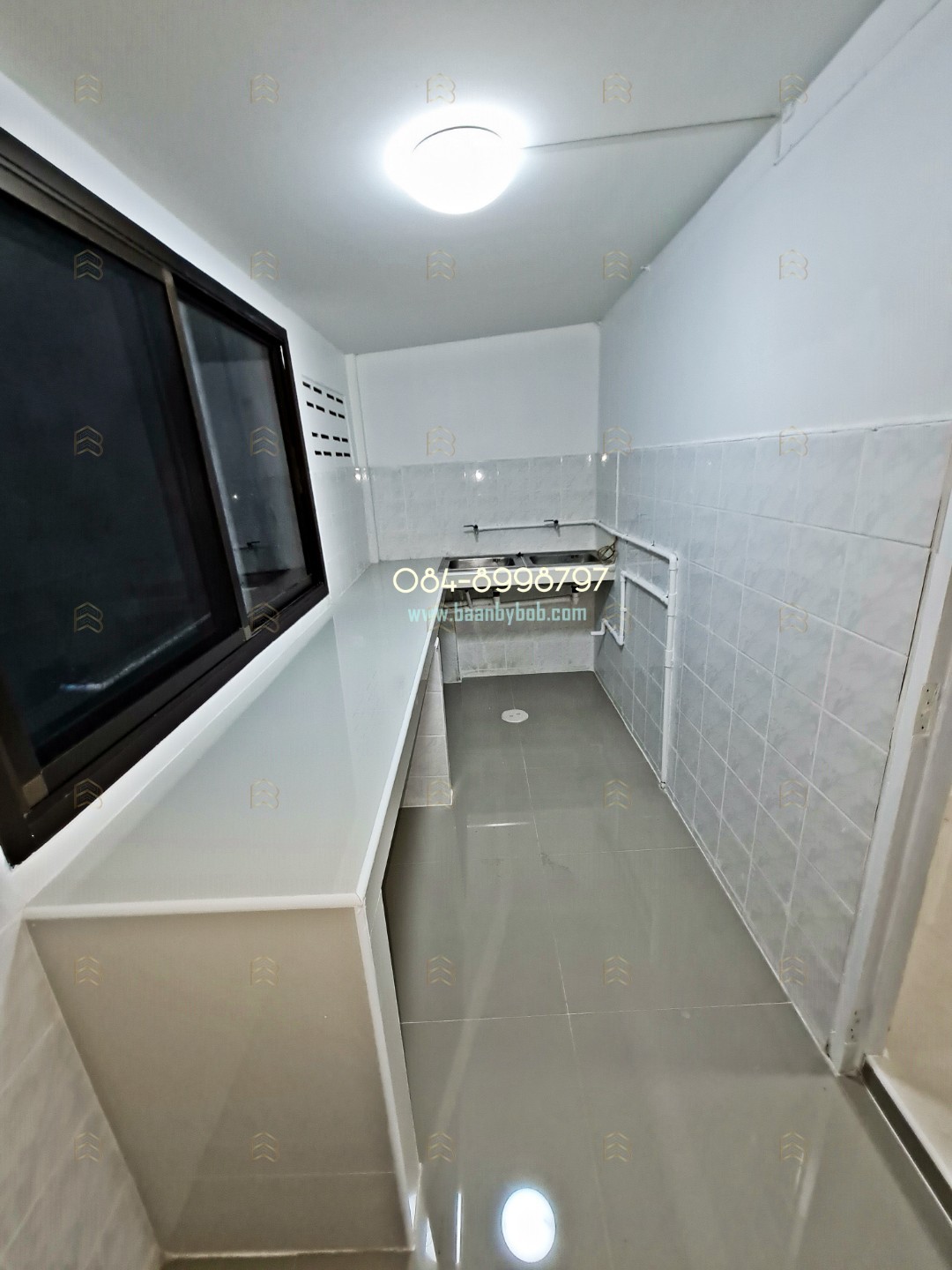 Commercial Building for Sale/Rent: 3.5 Storeys, Newly Renovated, Near Grand Market Ayutthaya - Image 2