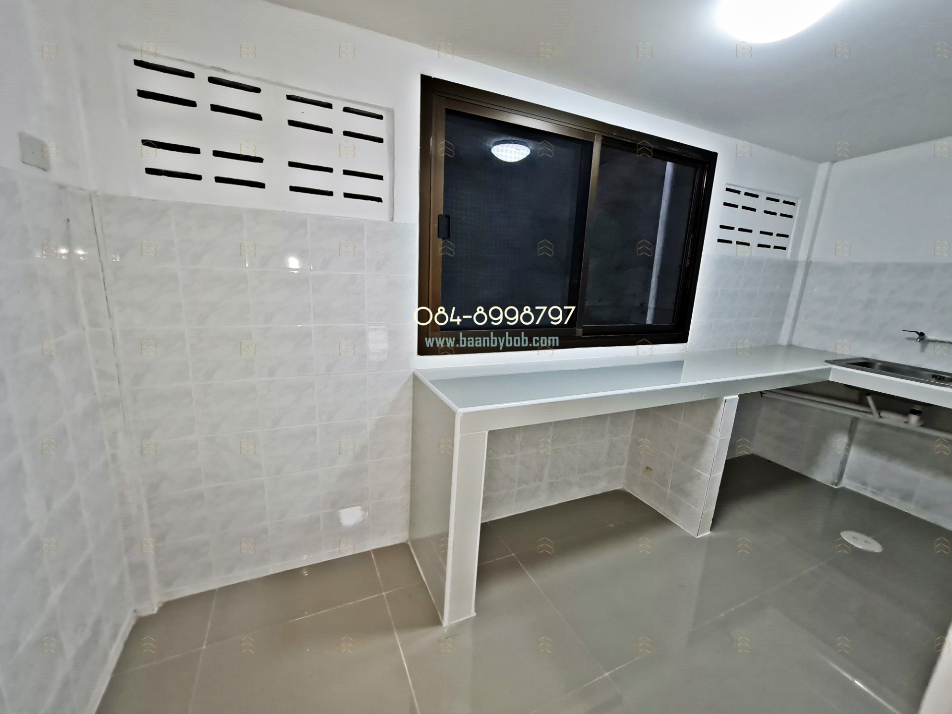 Commercial Building for Sale/Rent: 3.5 Storeys, Newly Renovated, Near Grand Market Ayutthaya - Image 4