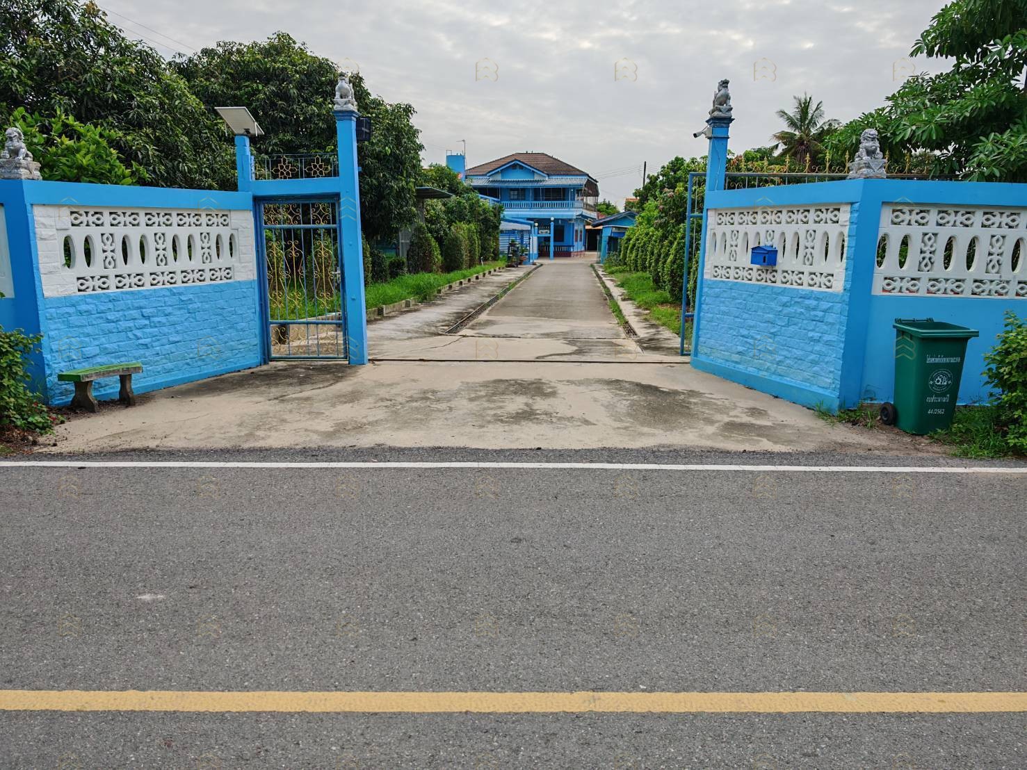 Best value in the area! Riverside estate with two houses on over 1 rai in Ang Thong - Image 1