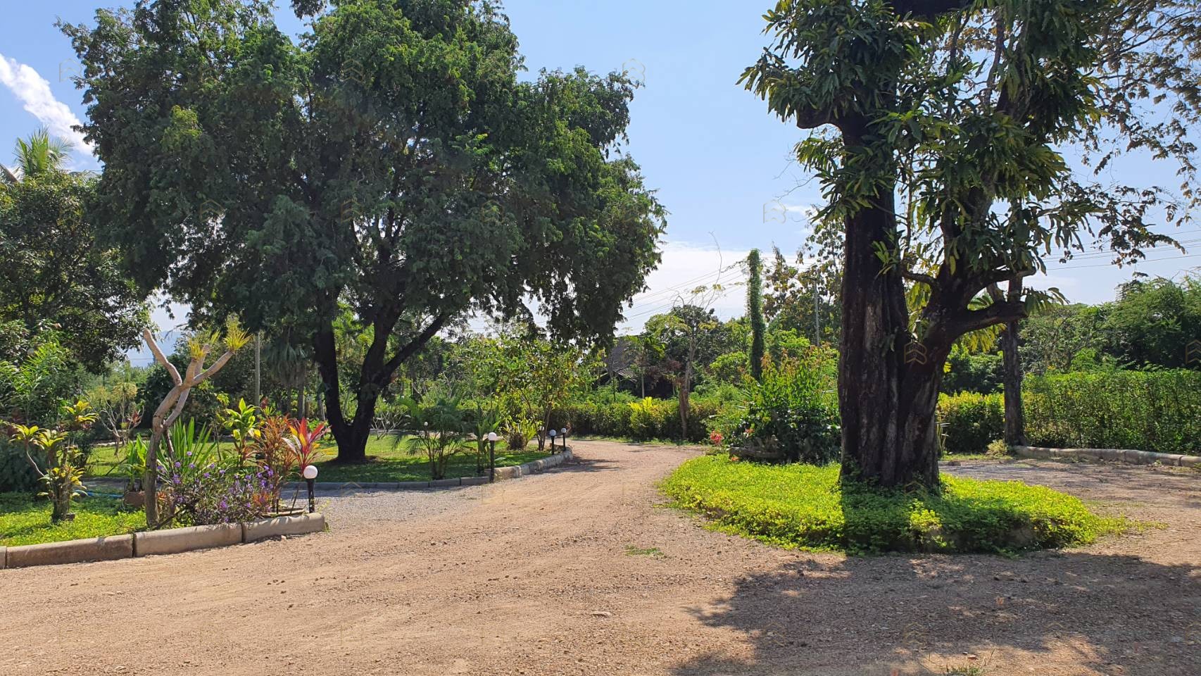 ขายบ้านสวนสไตล์รีสอร์ท ลำปาง 7 ไร่เศษ พร้อมบ้านพักและสิ่งปลูกสร้างครบครัน ใกล้ตัวเมืองเพียง 4 กม. - Image 6