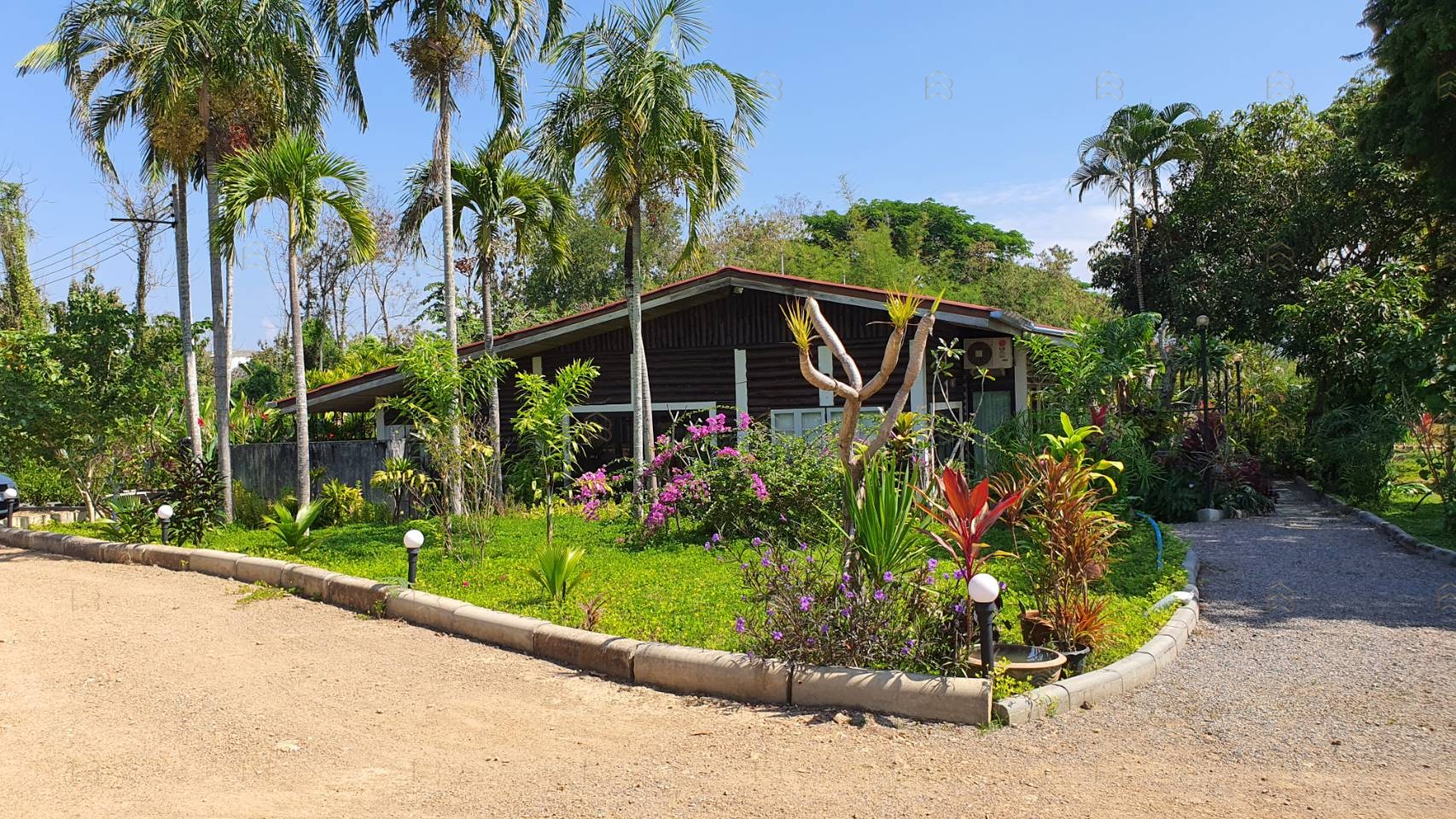 ขายบ้านสวนสไตล์รีสอร์ท ลำปาง 7 ไร่เศษ พร้อมบ้านพักและสิ่งปลูกสร้างครบครัน ใกล้ตัวเมืองเพียง 4 กม. - Image 7