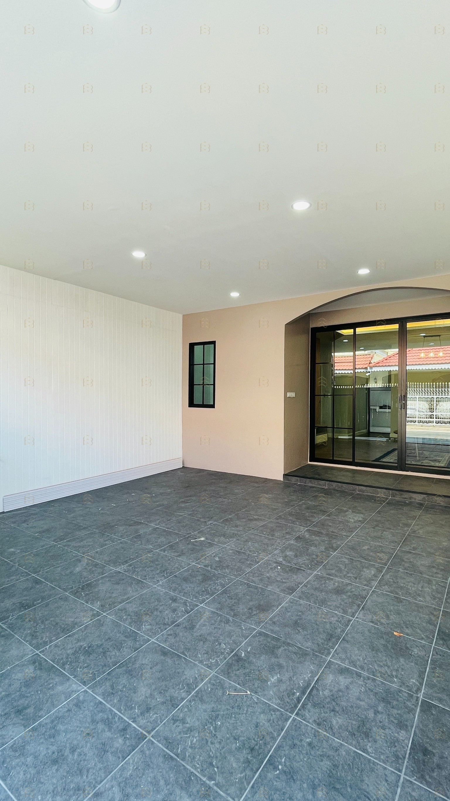 ขายทาวน์เฮ้าส์ 2 ชั้น หมู่บ้านบัวทอง 3 ทำเลทองติดรถไฟฟ้าสายสีม่วง แต่งใหม่พร้อมระเบียงและเฟอร์ฯ ครบชุด - Image 2