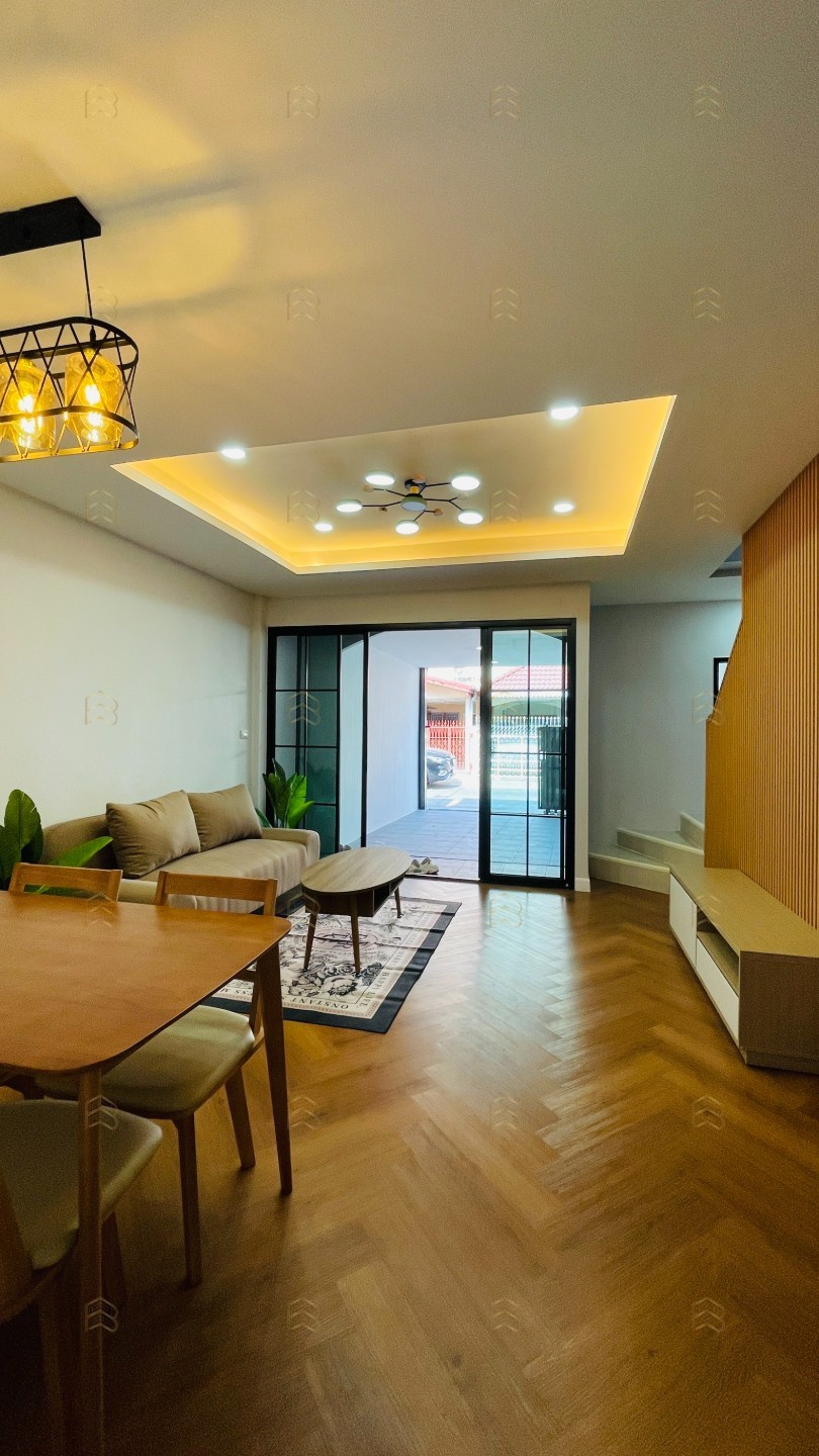 ขายทาวน์เฮ้าส์ 2 ชั้น หมู่บ้านบัวทอง 3 ทำเลทองติดรถไฟฟ้าสายสีม่วง แต่งใหม่พร้อมระเบียงและเฟอร์ฯ ครบชุด - Image 4