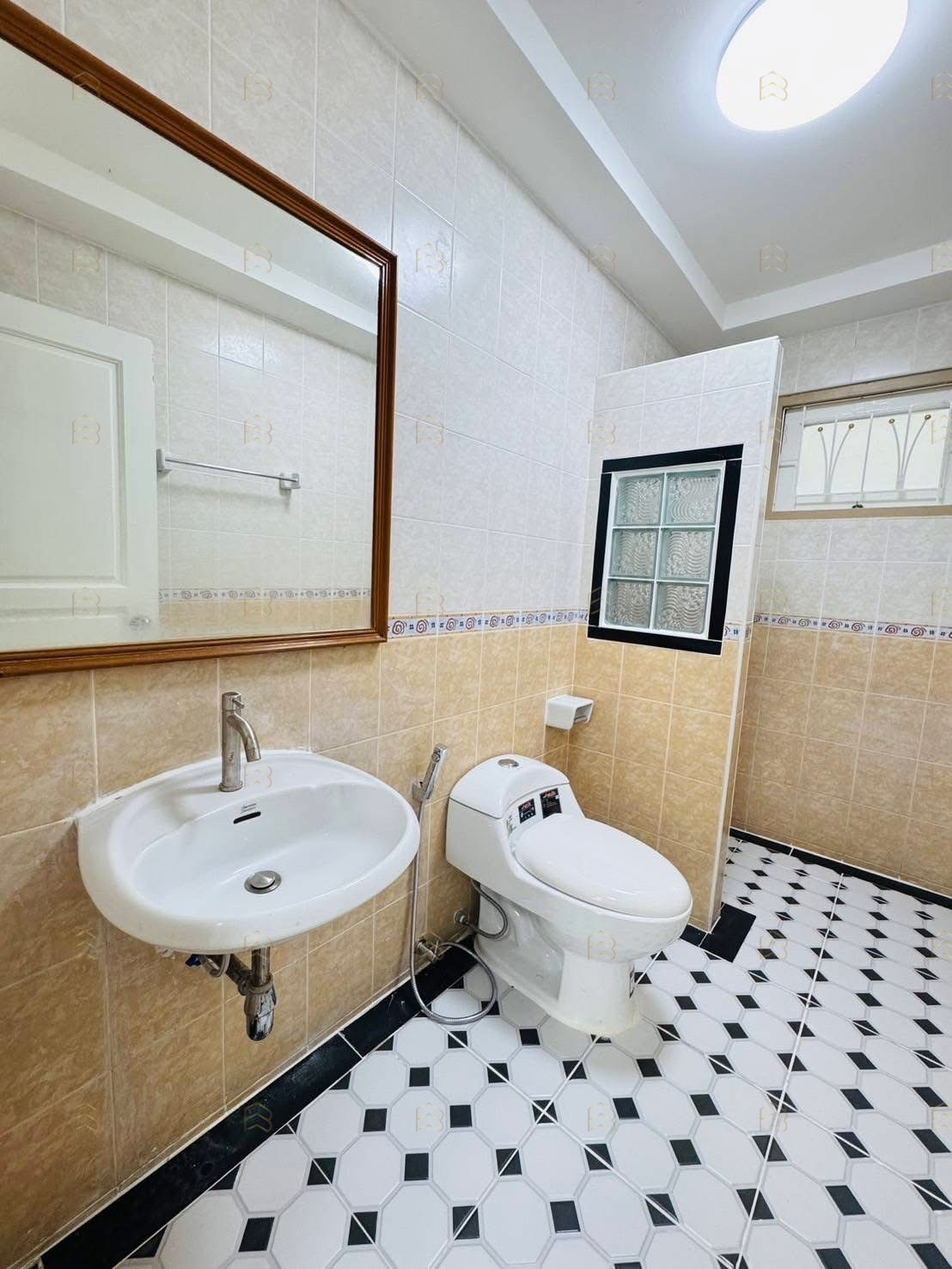 ขายบ้านเดี่ยว 2 ชั้น หมู่บ้านจิรกานต์ 1 หลังมุมติดถนนเมน พื้นที่กว้าง 52 ตร.ว. ฟังก์ชัน 4 นอน ใกล้โกลบอลเฮ้าส์ - Image 10