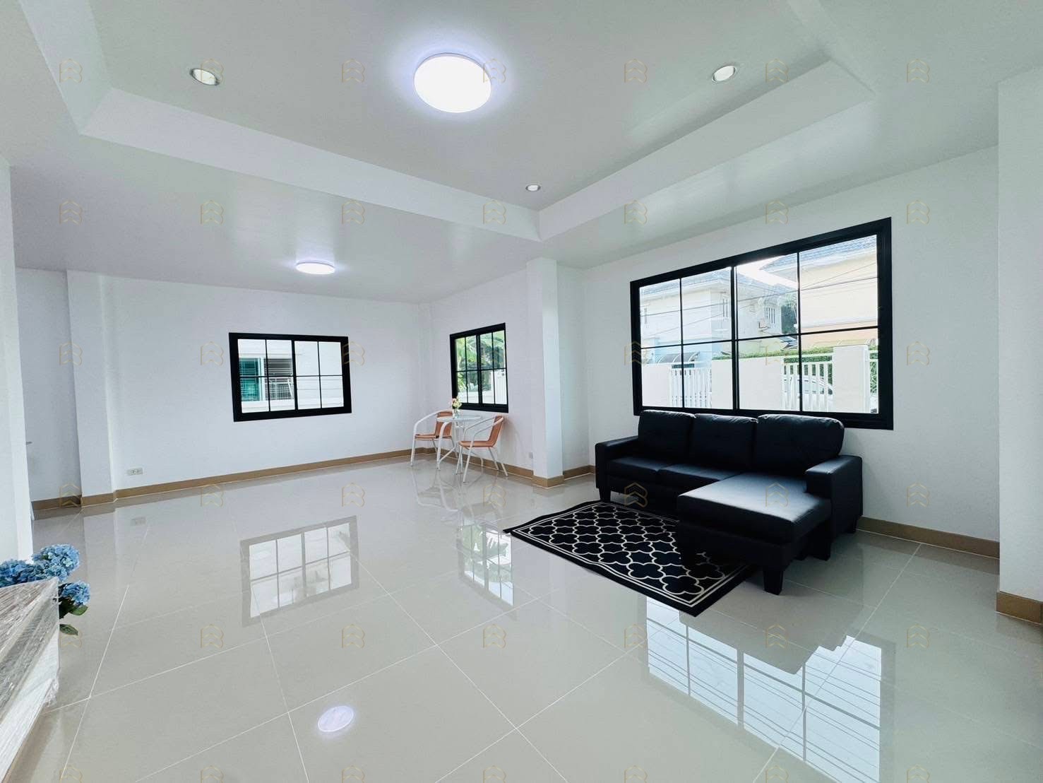 ขายบ้านเดี่ยว 2 ชั้น หมู่บ้านจิรกานต์ 1 หลังมุมติดถนนเมน พื้นที่กว้าง 52 ตร.ว. ฟังก์ชัน 4 นอน ใกล้โกลบอลเฮ้าส์ - Image 4