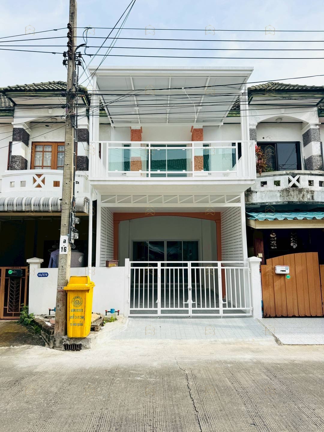 ขายทาวน์เฮ้าส์ 2 ชั้น หมู่บ้านนิวเวิลด์วิลล์ ถนน 340 บางบัวทอง ตกแต่งใหม่พร้อมอยู่ ฟรีโอน! - Image 2