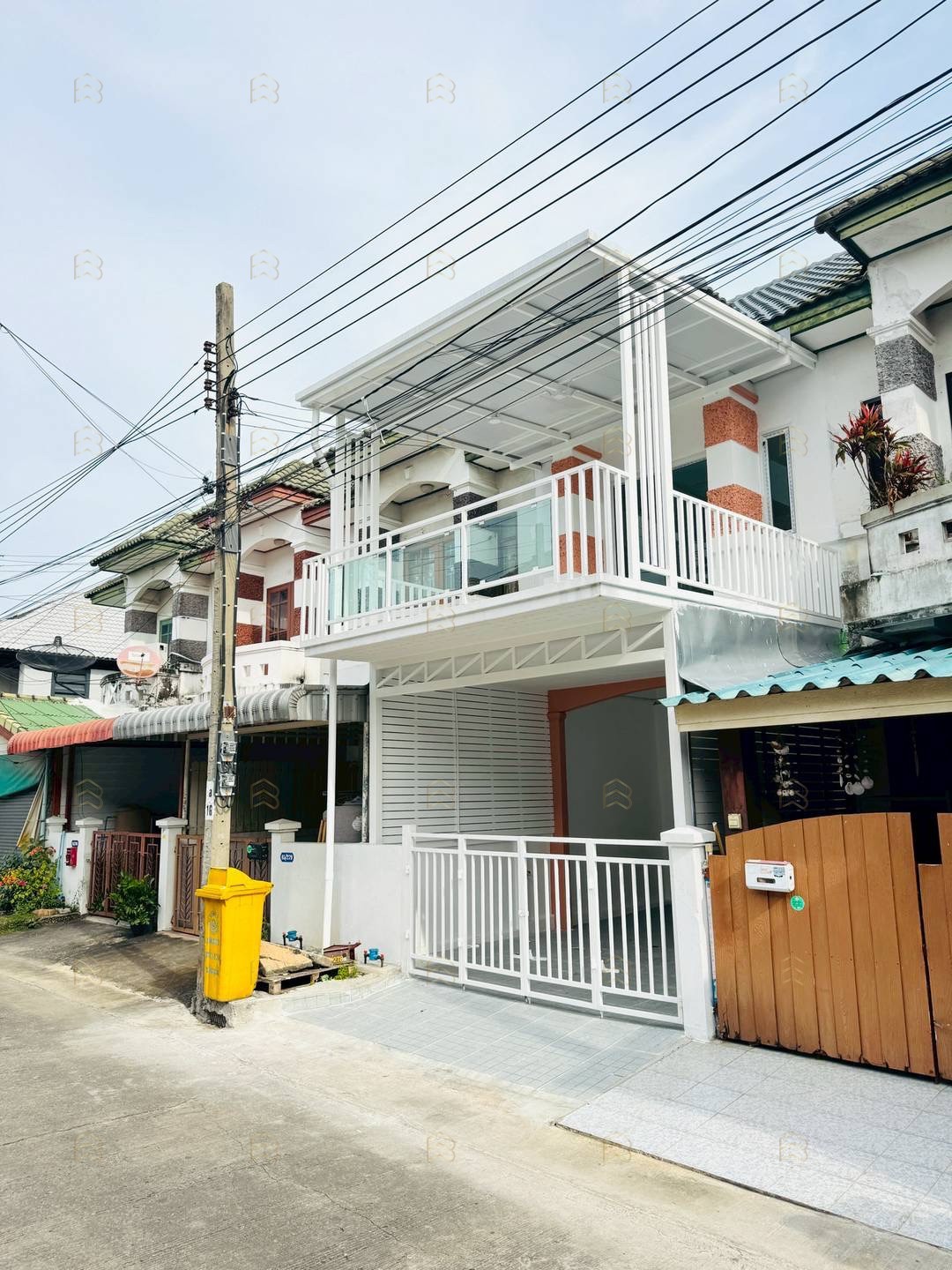 ขายทาวน์เฮ้าส์ 2 ชั้น หมู่บ้านนิวเวิลด์วิลล์ ถนน 340 บางบัวทอง ตกแต่งใหม่พร้อมอยู่ ฟรีโอน! - Image 3