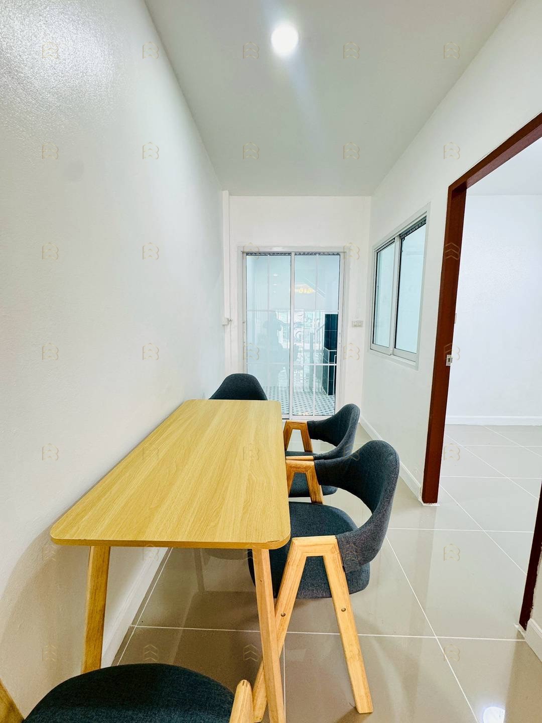 ขายทาวน์เฮ้าส์ 2 ชั้น หมู่บ้านนิวเวิลด์วิลล์ ถนน 340 บางบัวทอง ตกแต่งใหม่พร้อมอยู่ ฟรีโอน! - Image 7