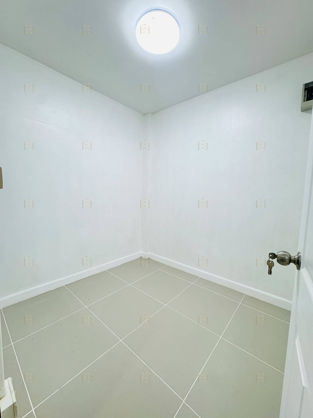 ขายทาวน์เฮ้าส์ 2 ชั้น หมู่บ้านนิวเวิลด์วิลล์ ถนน 340 บางบัวทอง ตกแต่งใหม่พร้อมอยู่ ฟรีโอน! - Image 8