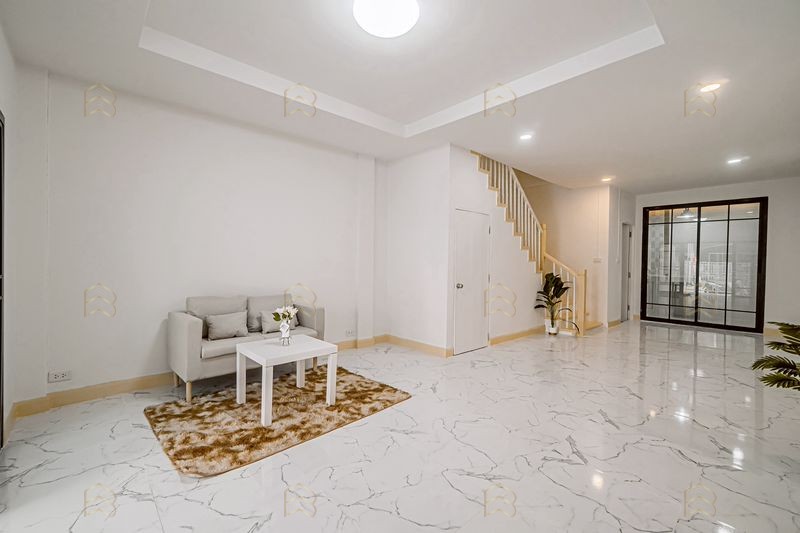 ขายทาวน์เฮ้าส์ 2 ชั้น หมู่บ้านปิยวรารมย์ (บ้านกล้วย-ไทรน้อย) รีโนเวทใหม่ฟังก์ชัน 3 นอน มีเทอเรสทั้งหน้าและหลังบ้าน - Image 3