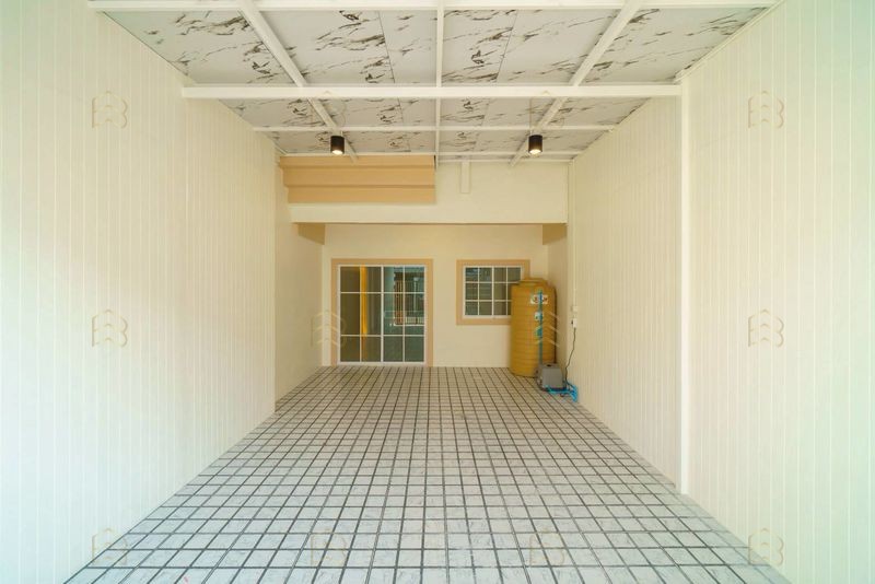 ขายทาวน์เฮาส์ 2 ชั้น หมู่บ้านธารทอง 2 ซอยวัดลาดปลาดุก ทำเลดีเยี่ยมใกล้ปากซอยเพียง 1 กม. ตกแต่งใหม่พร้อมเข้าอยู่ - Image 2