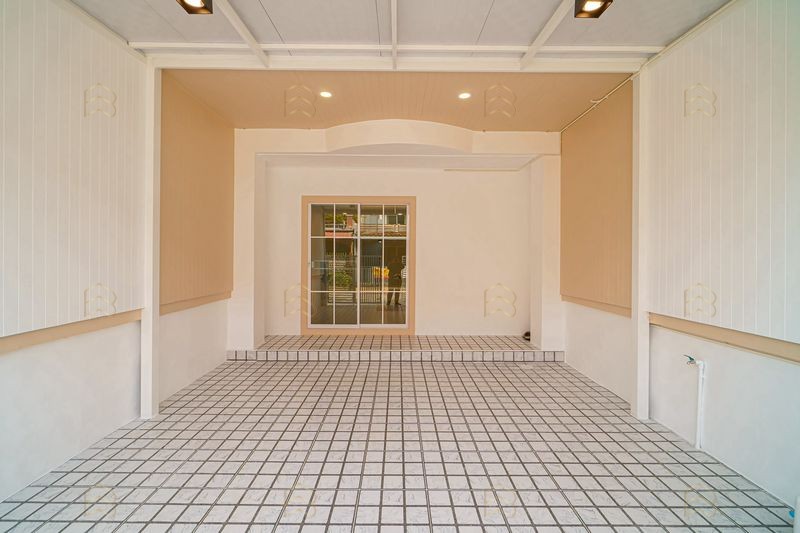 ขายทาวน์เฮาส์ 2 ชั้น หมู่บ้านบัวทอง 4 ถนนบ้านกล้วย-ไทรน้อย รีโนเวทใหม่ฟังก์ชัน 3 นอนพร้อมเทอเรส ทำเลดีใกล้ตลาด - Image 2