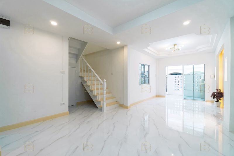 ขายทาวน์เฮ้าส์ 2 ชั้น หมู่บ้านบัวทองธานี ทำเลดีเยี่ยมตรงข้ามสมบัติบุรี ใกล้คิวรถตู้ในหมู่บ้าน ตกแต่งใหม่พร้อมเทอเรส - Image 5