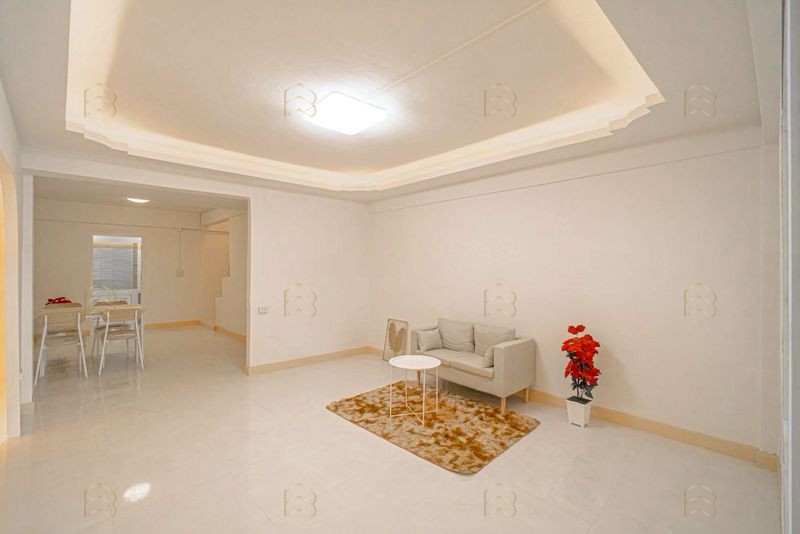 ขายทาวน์เฮาส์ 2 ชั้น หมู่บ้านธารทอง 2 ซอยวัดลาดปลาดุก ทำเลดีเยี่ยมใกล้ปากซอยเพียง 1 กม. ตกแต่งใหม่พร้อมเข้าอยู่ - Image 4