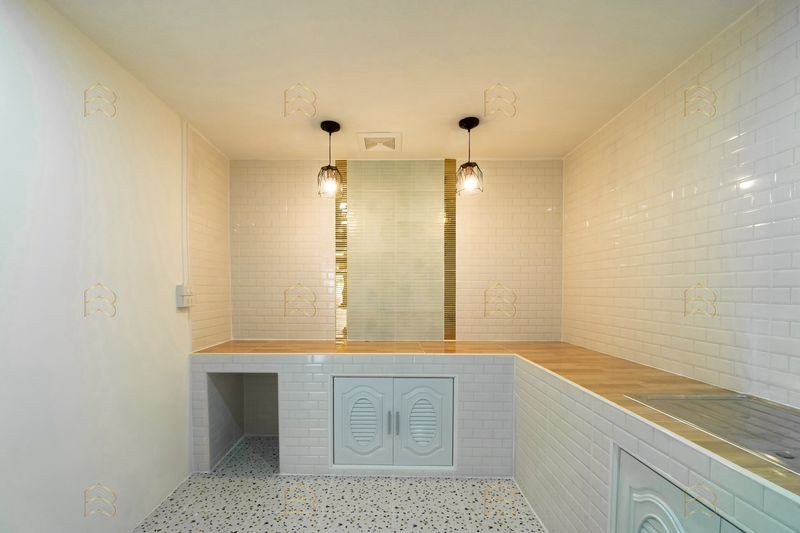 ขายทาวน์เฮ้าส์ 2 ชั้น หมู่บ้านบัวทองธานี ทำเลดีเยี่ยมตรงข้ามสมบัติบุรี ใกล้คิวรถตู้ในหมู่บ้าน ตกแต่งใหม่พร้อมเทอเรส - Image 6