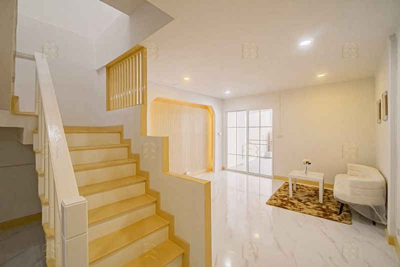 ขายทาวน์เฮ้าส์ 2 ชั้น หมู่บ้านลุมพินี (ติดถนนกาญจนาภิเษก) ทำเลดีเยี่ยมเดินทางสะดวก สภาพแวดล้อมน่าอยู่ พร้อมฟังก์ชันห้องนอนชั้นล่าง - Image 6