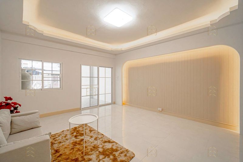 ขายทาวน์เฮาส์ 2 ชั้น หมู่บ้านธารทอง 2 ซอยวัดลาดปลาดุก ทำเลดีเยี่ยมใกล้ปากซอยเพียง 1 กม. ตกแต่งใหม่พร้อมเข้าอยู่ - Image 5