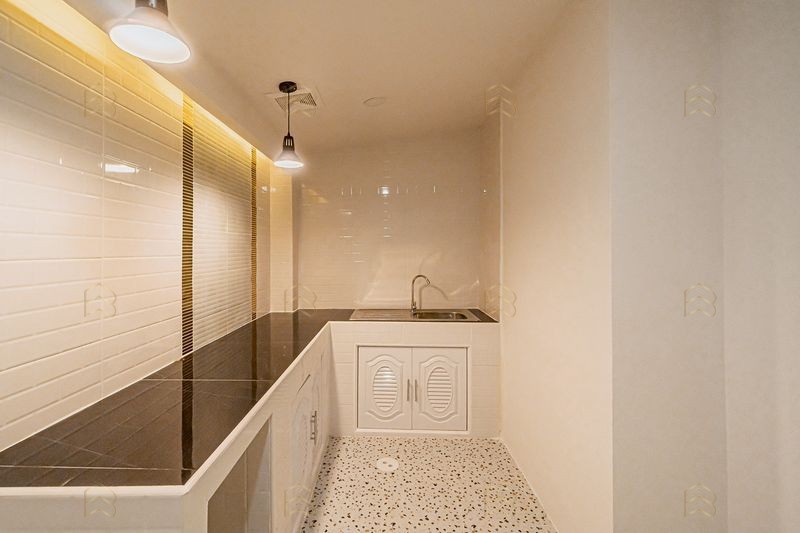 ขายทาวน์เฮ้าส์ 2 ชั้น หมู่บ้านลุมพินี (ติดถนนกาญจนาภิเษก) ทำเลดีเยี่ยมเดินทางสะดวก สภาพแวดล้อมน่าอยู่ พร้อมฟังก์ชันห้องนอนชั้นล่าง - Image 7