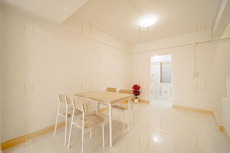 ขายทาวน์เฮาส์ 2 ชั้น หมู่บ้านธารทอง 2 ซอยวัดลาดปลาดุก ทำเลดีเยี่ยมใกล้ปากซอยเพียง 1 กม. ตกแต่งใหม่พร้อมเข้าอยู่ - Image 6