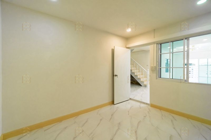 ขายทาวน์เฮ้าส์ 2 ชั้น หมู่บ้านบัวทองธานี ทำเลดีเยี่ยมตรงข้ามสมบัติบุรี ใกล้คิวรถตู้ในหมู่บ้าน ตกแต่งใหม่พร้อมเทอเรส - Image 9