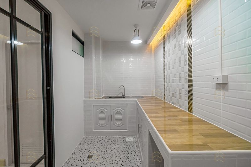 ขายทาวน์เฮ้าส์ 2 ชั้น หมู่บ้านปิยวรารมย์ (บ้านกล้วย-ไทรน้อย) รีโนเวทใหม่ฟังก์ชัน 3 นอน มีเทอเรสทั้งหน้าและหลังบ้าน - Image 9