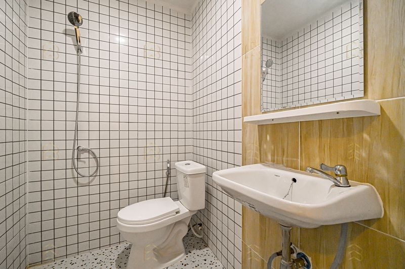 ขายทาวน์เฮ้าส์ 2 ชั้น หมู่บ้านลุมพินี (ติดถนนกาญจนาภิเษก) ทำเลดีเยี่ยมเดินทางสะดวก สภาพแวดล้อมน่าอยู่ พร้อมฟังก์ชันห้องนอนชั้นล่าง - Image 9