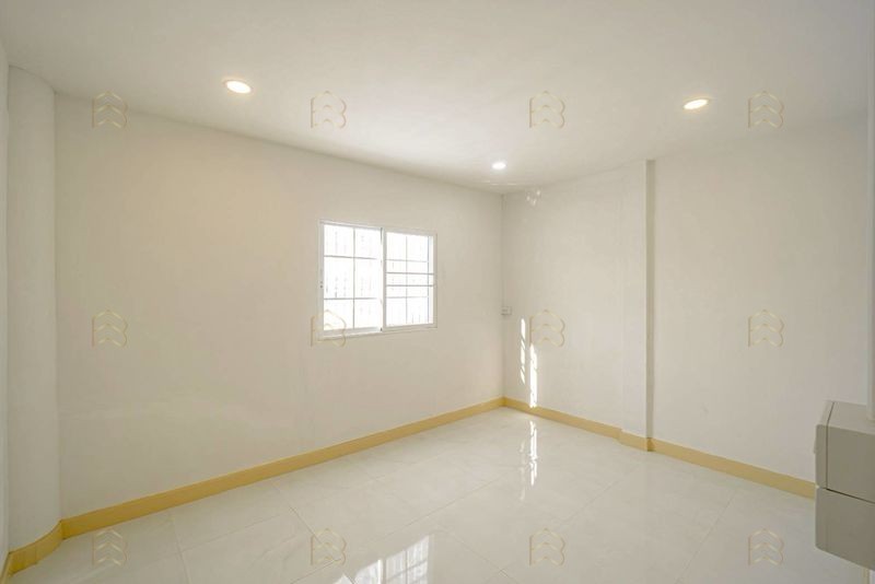 ขายทาวน์เฮาส์ 2 ชั้น หมู่บ้านธารทอง 2 ซอยวัดลาดปลาดุก ทำเลดีเยี่ยมใกล้ปากซอยเพียง 1 กม. ตกแต่งใหม่พร้อมเข้าอยู่ - Image 9