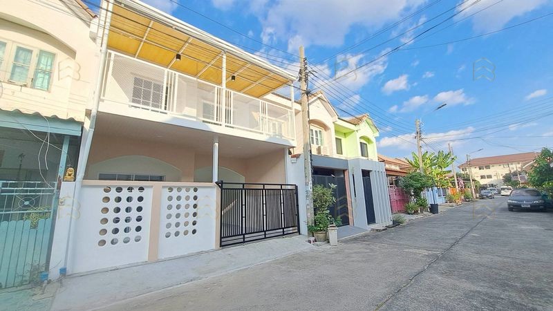 ขายทาวน์เฮ้าส์ 2 ชั้น หมู่บ้านบัวทองธานี ทำเลดีเยี่ยมตรงข้ามสมบัติบุรี ใกล้คิวรถตู้ในหมู่บ้าน ตกแต่งใหม่พร้อมเทอเรส - Image 2