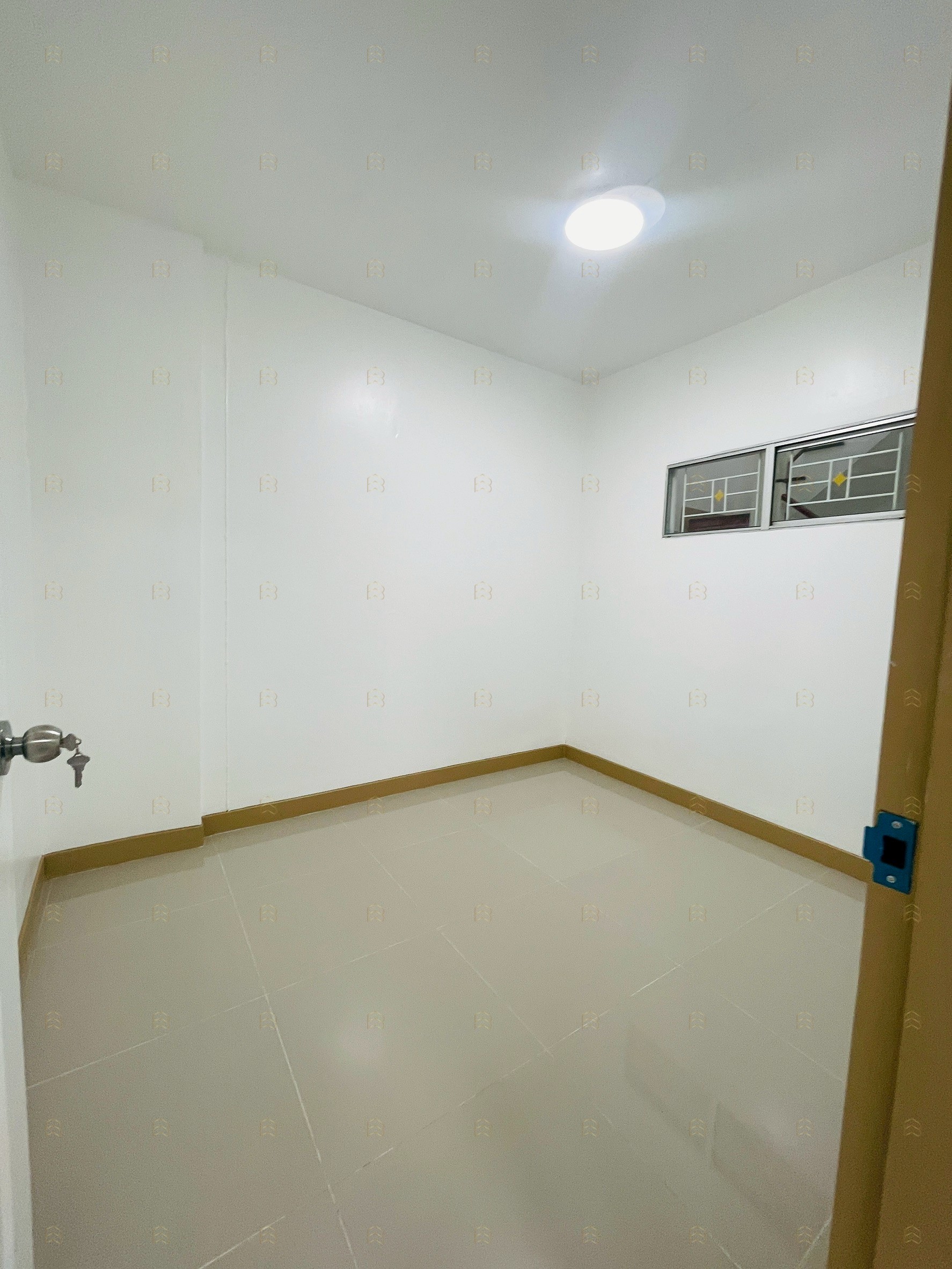 ขายบ้าน ทาวน์เฮ้าส์ 2 ชั้น หมู่บ้านพฤกษา 45 ถนนวัดลาดปลาดุก หลังมุม ถนนเมน ค้าขายได้ มีห้องกระจกขนาดใหญ่สามารถทำออฟฟิศหรือร้านค้าได้ ทำเลดี รถประจำทางผ่านหน้าหมู่บ้าน เดินเข้าบ้านได้สะดวก ราคาพิเศษเพียง 2.99 ล้านบาท ฟรีโอน - Image 6