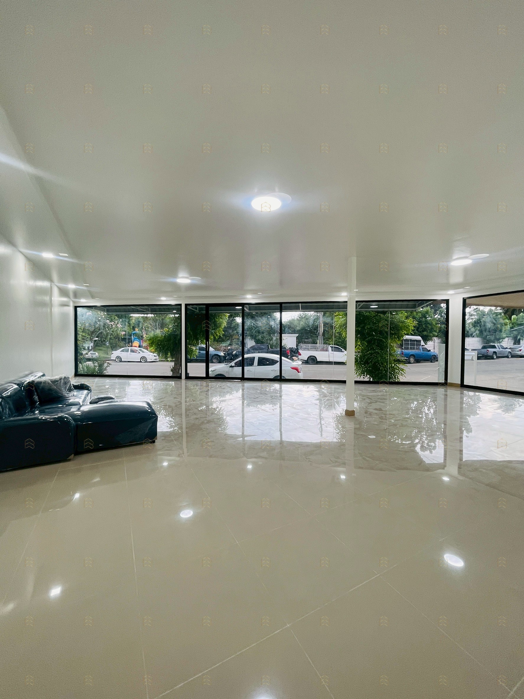 ขายบ้าน ทาวน์เฮ้าส์ 2 ชั้น หมู่บ้านพฤกษา 45 ถนนวัดลาดปลาดุก หลังมุม ถนนเมน ค้าขายได้ มีห้องกระจกขนาดใหญ่สามารถทำออฟฟิศหรือร้านค้าได้ ทำเลดี รถประจำทางผ่านหน้าหมู่บ้าน เดินเข้าบ้านได้สะดวก ราคาพิเศษเพียง 2.99 ล้านบาท ฟรีโอน - Image 7