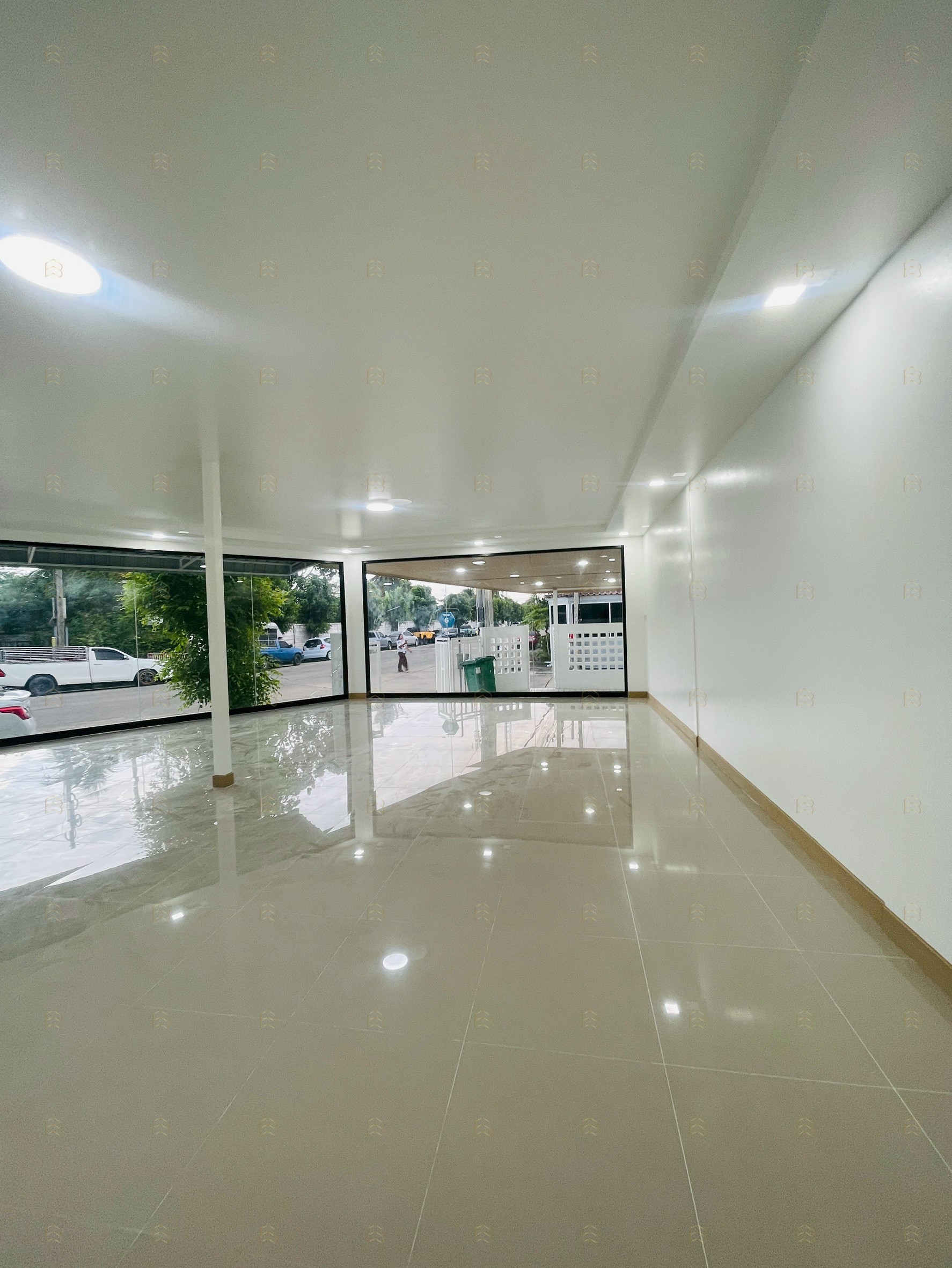 ขายบ้าน ทาวน์เฮ้าส์ 2 ชั้น หมู่บ้านพฤกษา 45 ถนนวัดลาดปลาดุก หลังมุม ถนนเมน ค้าขายได้ มีห้องกระจกขนาดใหญ่สามารถทำออฟฟิศหรือร้านค้าได้ ทำเลดี รถประจำทางผ่านหน้าหมู่บ้าน เดินเข้าบ้านได้สะดวก ราคาพิเศษเพียง 2.99 ล้านบาท ฟรีโอน - Image 8