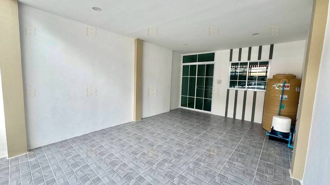 ขายทาวน์เฮ้าส์ 2 ชั้น หมู่บ้านฉัตรณรงค์วิลล่า 3 ทำเลทองซอยเปียร์นนท์ ใกล้รถไฟฟ้าสถานีคูคต แต่งใหม่ทั้งหลัง - Image 3