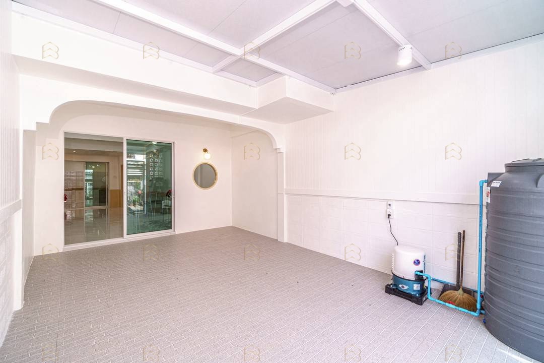 ขายทาวน์เฮาส์ 2 ชั้น ทำเลศักยภาพสนามบินน้ำ ซอยนนทบุรี 46 (ไทยยานนท์ 4) รีโนเวทใหม่สวยกริ๊บพร้อมเข้าอยู่ - Image 4