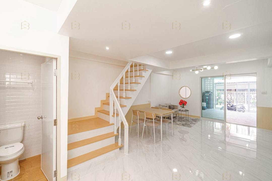 ขายทาวน์เฮาส์ 2 ชั้น ทำเลศักยภาพสนามบินน้ำ ซอยนนทบุรี 46 (ไทยยานนท์ 4) รีโนเวทใหม่สวยกริ๊บพร้อมเข้าอยู่ - Image 9