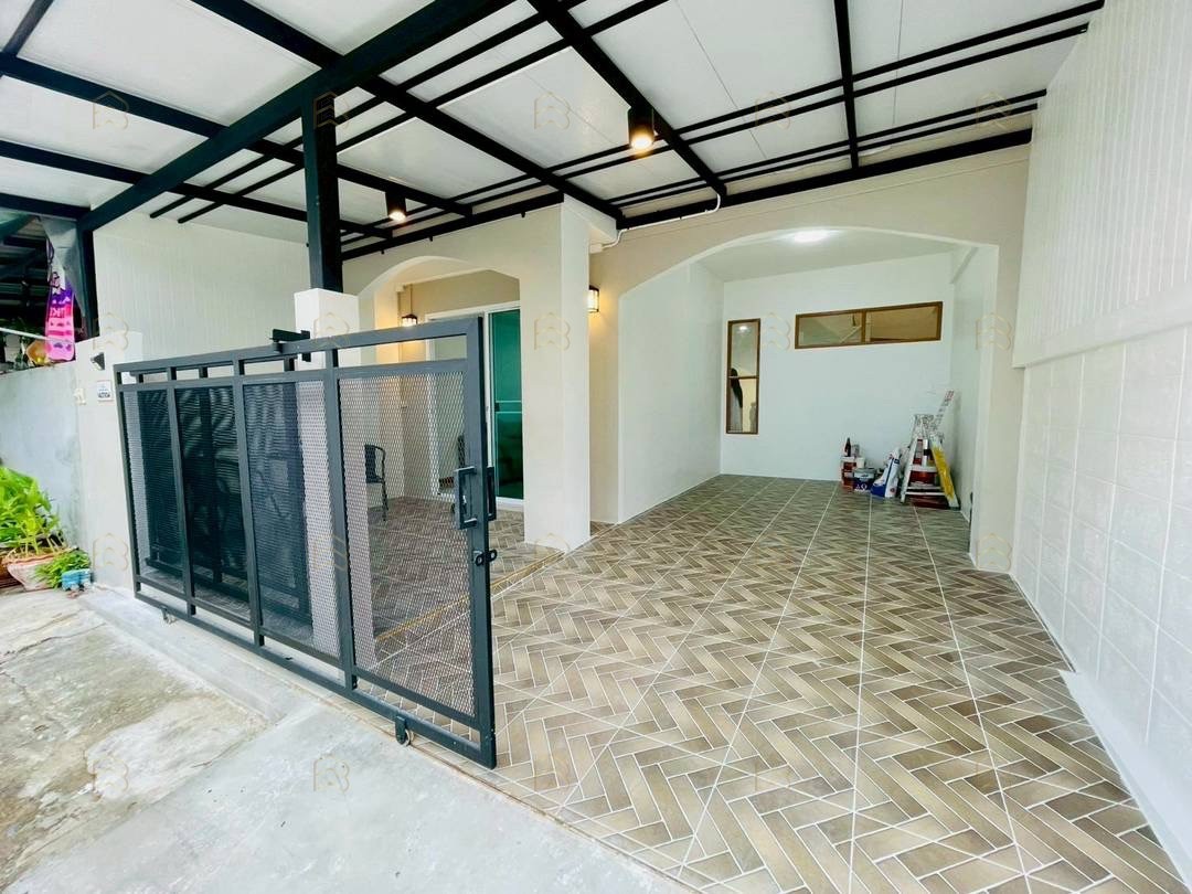 ขายทาวน์เฮ้าส์ 2 ชั้น หมู่บ้านบัวทองธานี เนื้อที่กว้าง 21 ตร.ว. 4 ห้องนอน แต่งใหม่พร้อมแอร์และเฟอร์ฯ ครบชุด - Image 2