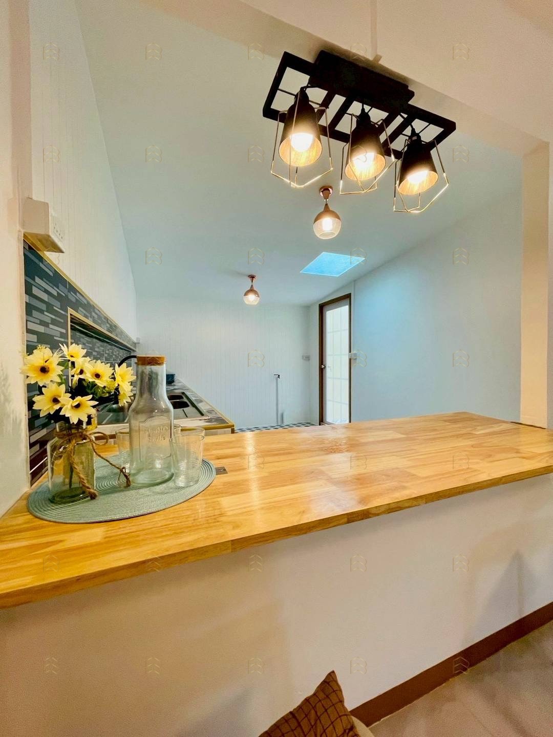 ขายทาวน์เฮ้าส์ 2 ชั้น หมู่บ้านบัวทองธานี เนื้อที่กว้าง 21 ตร.ว. 4 ห้องนอน แต่งใหม่พร้อมแอร์และเฟอร์ฯ ครบชุด - Image 8