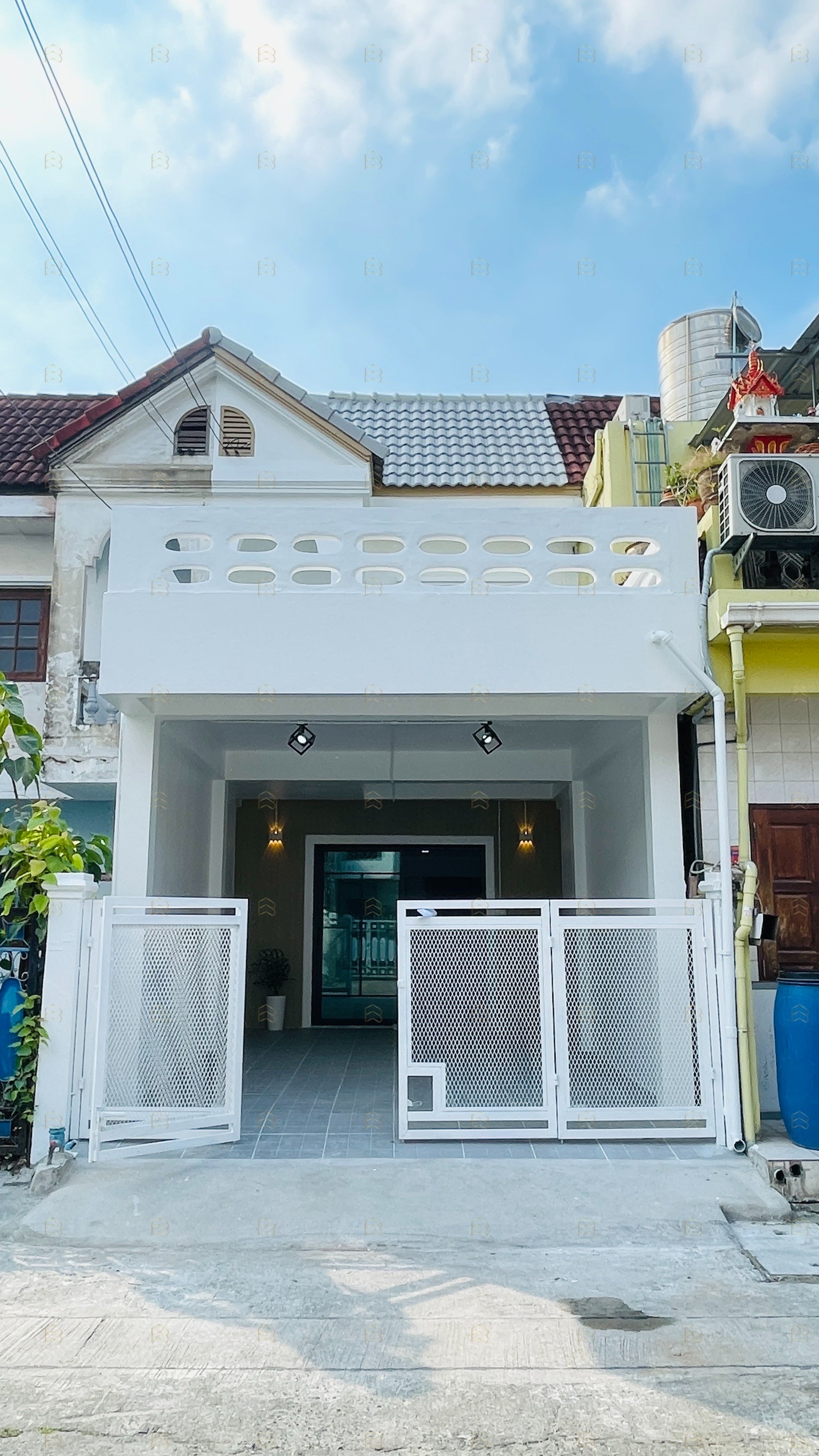 ขายทาวน์เฮ้าส์ 2 ชั้น หมู่บ้านหงส์ประยูร 1 ใกล้รถไฟฟ้าแยกบางพลู แต่งใหม่พร้อมเฟอร์ฯ ฟรีโอน - Image 1