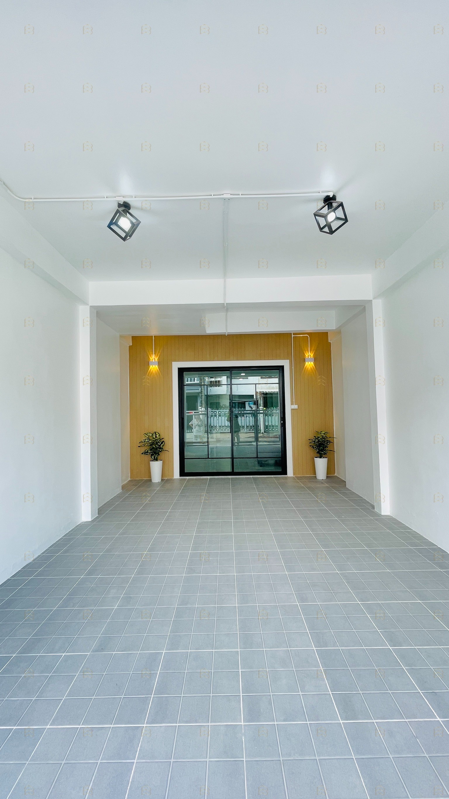 ขายทาวน์เฮ้าส์ 2 ชั้น หมู่บ้านหงส์ประยูร 1 ใกล้รถไฟฟ้าแยกบางพลู แต่งใหม่พร้อมเฟอร์ฯ ฟรีโอน - Image 2