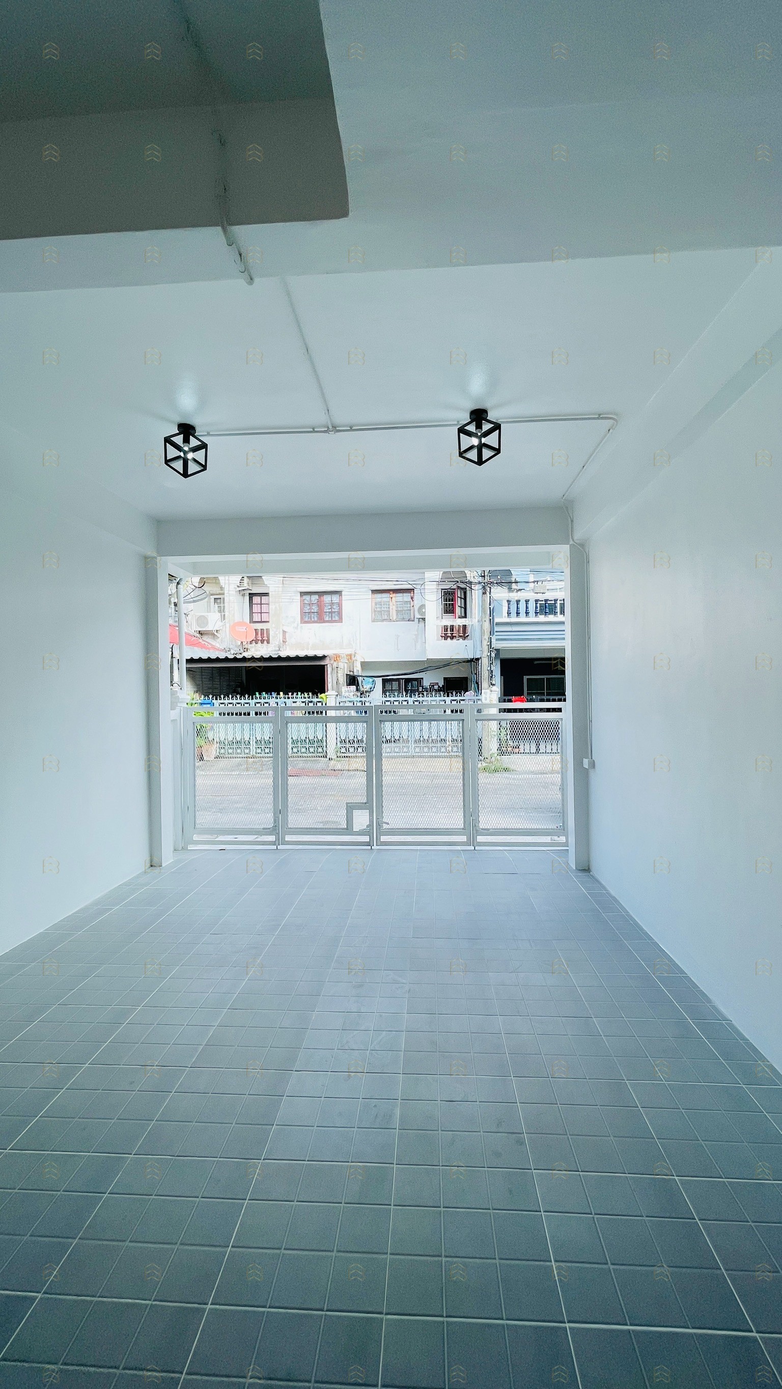 ขายทาวน์เฮ้าส์ 2 ชั้น หมู่บ้านหงส์ประยูร 1 ใกล้รถไฟฟ้าแยกบางพลู แต่งใหม่พร้อมเฟอร์ฯ ฟรีโอน - Image 3