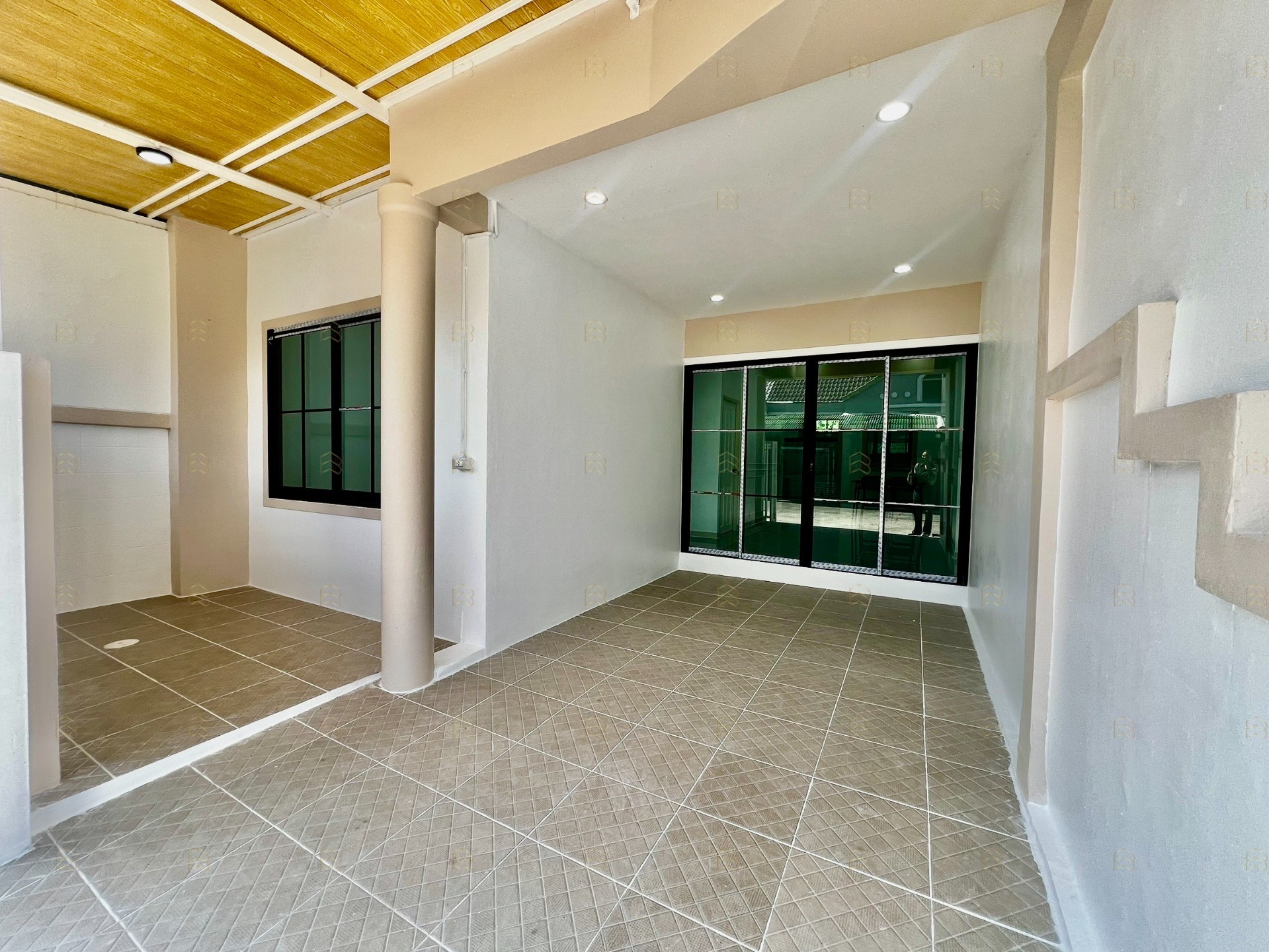 ขายทาวน์เฮ้าส์ชั้นเดียว หมู่บ้านร่มเงาไม้ วัดลาดปลาดุก แต่งใหม่พร้อมอยู่ ฟรีเฟอร์ฯ และโอน - Image 2