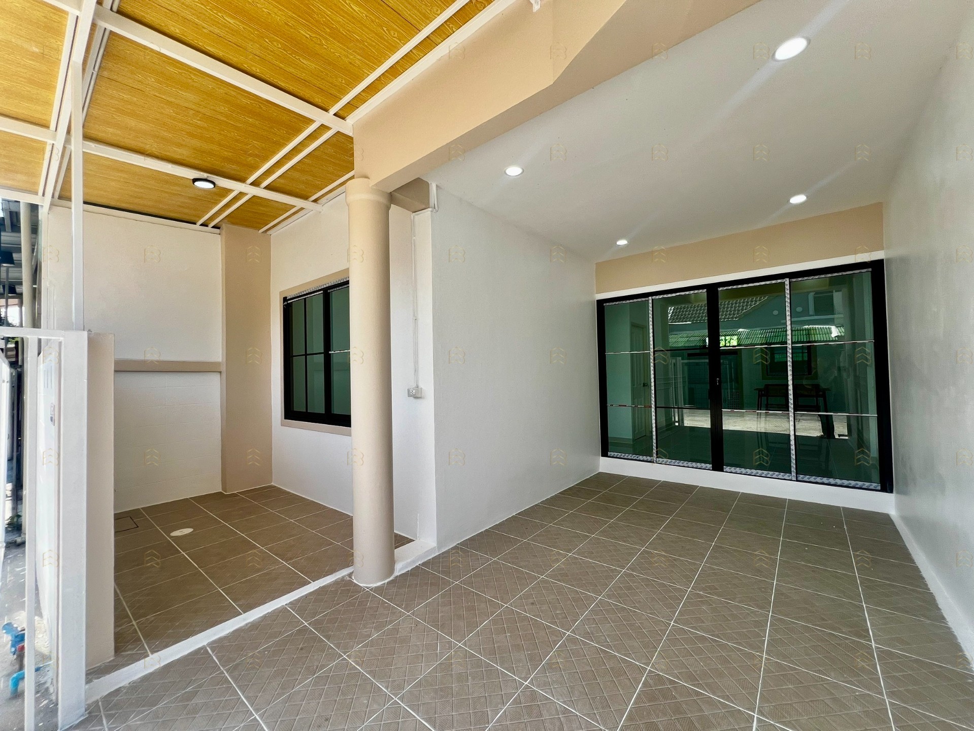 ขายทาวน์เฮ้าส์ชั้นเดียว หมู่บ้านร่มเงาไม้ วัดลาดปลาดุก แต่งใหม่พร้อมอยู่ ฟรีเฟอร์ฯ และโอน - Image 4