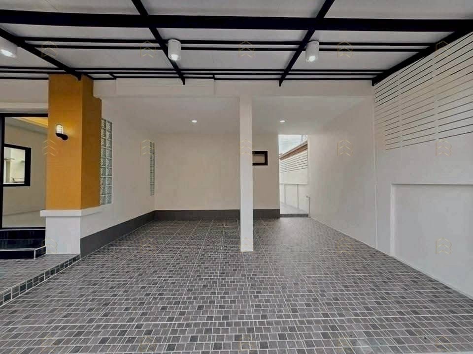 ขายบ้านแฝดหลังมุม สไตล์บ้านเดี่ยว หมู่บ้านชวนชมพาร์ค บางบัวทอง-ไทรน้อย ราคาพิเศษ! - Image 2