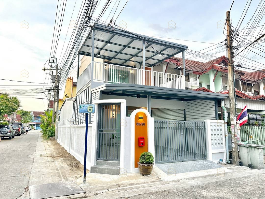 ขายทาวน์เฮาส์ 2 ชั้น หลังมุม หมู่บ้านอุบลชาติ 2 ไทรม้า-ท่าอิฐ 28.4 ตร.ว. ตกแต่งใหม่ ใกล้รถไฟฟ้าเพียง 5 นาที - Image 3