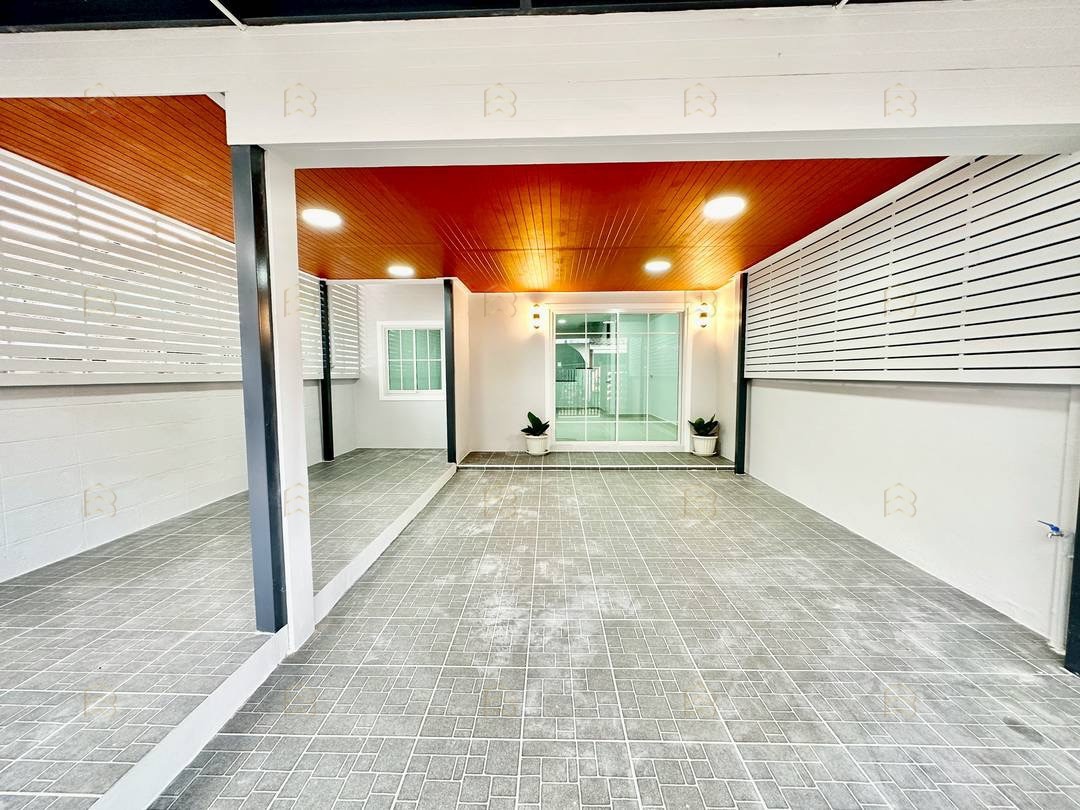 ขายทาวน์เฮาส์ 2 ชั้น หลังมุม หมู่บ้านอุบลชาติ 2 ไทรม้า-ท่าอิฐ 28.4 ตร.ว. ตกแต่งใหม่ ใกล้รถไฟฟ้าเพียง 5 นาที - Image 5