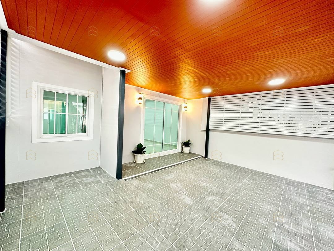 ขายทาวน์เฮาส์ 2 ชั้น หลังมุม หมู่บ้านอุบลชาติ 2 ไทรม้า-ท่าอิฐ 28.4 ตร.ว. ตกแต่งใหม่ ใกล้รถไฟฟ้าเพียง 5 นาที - Image 6