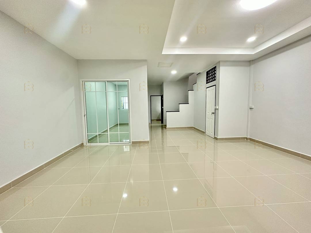 ขายทาวน์เฮาส์ 2 ชั้น หลังมุม หมู่บ้านอุบลชาติ 2 ไทรม้า-ท่าอิฐ 28.4 ตร.ว. ตกแต่งใหม่ ใกล้รถไฟฟ้าเพียง 5 นาที - Image 7