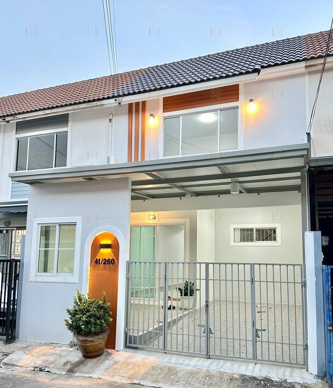 ขายทาวน์เฮ้าส์ 2 ชั้น พฤกษา 45 ถนนวัดลาดปลาดุก แต่งใหม่พร้อมอยู่ เดินทางสะดวก พิเศษเพิ่มได้เป็น 4 นอน! - Image 2