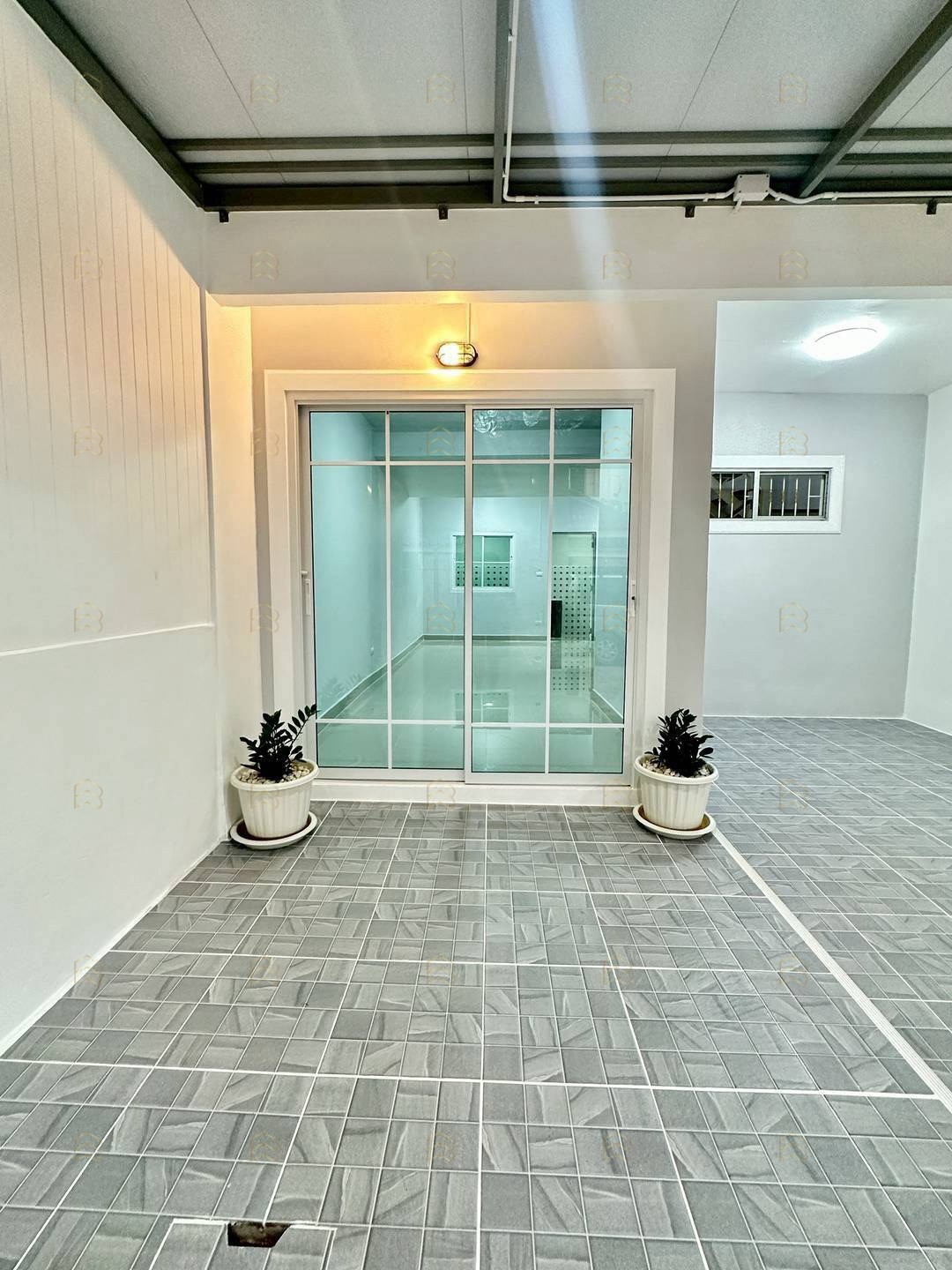 ขายทาวน์เฮ้าส์ 2 ชั้น พฤกษา 45 ถนนวัดลาดปลาดุก แต่งใหม่พร้อมอยู่ เดินทางสะดวก พิเศษเพิ่มได้เป็น 4 นอน! - Image 5