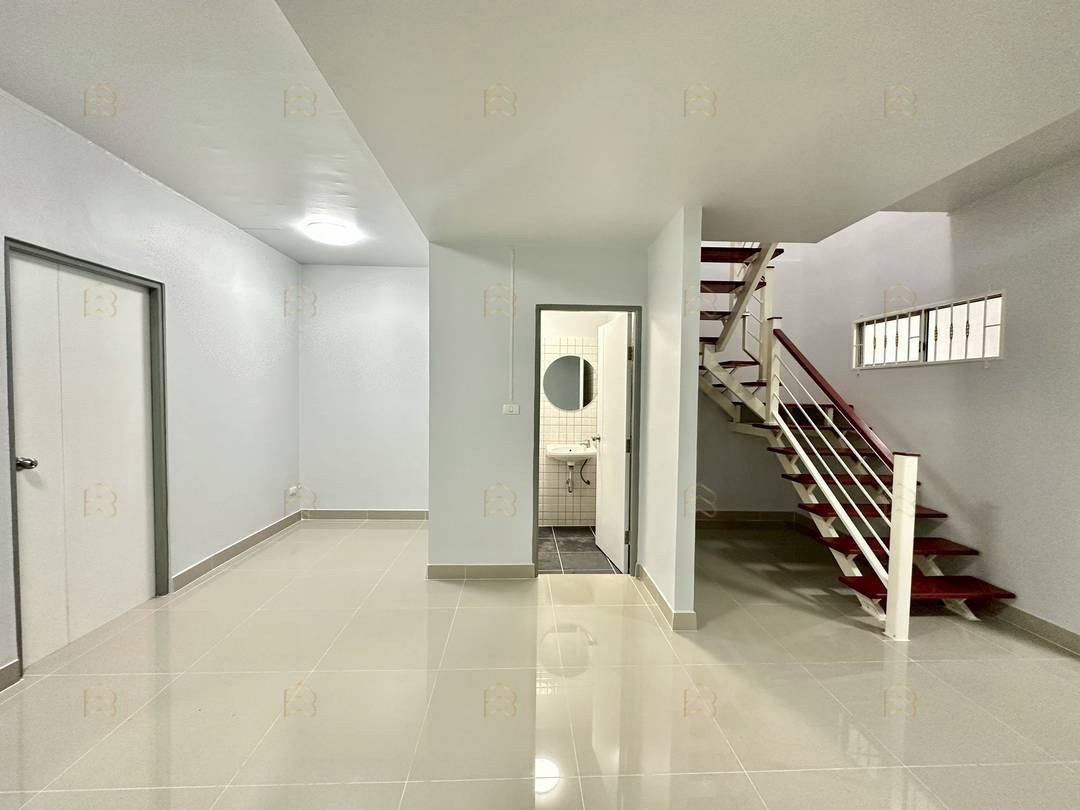 ขายทาวน์เฮ้าส์ 2 ชั้น พฤกษา 45 ถนนวัดลาดปลาดุก แต่งใหม่พร้อมอยู่ เดินทางสะดวก พิเศษเพิ่มได้เป็น 4 นอน! - Image 10