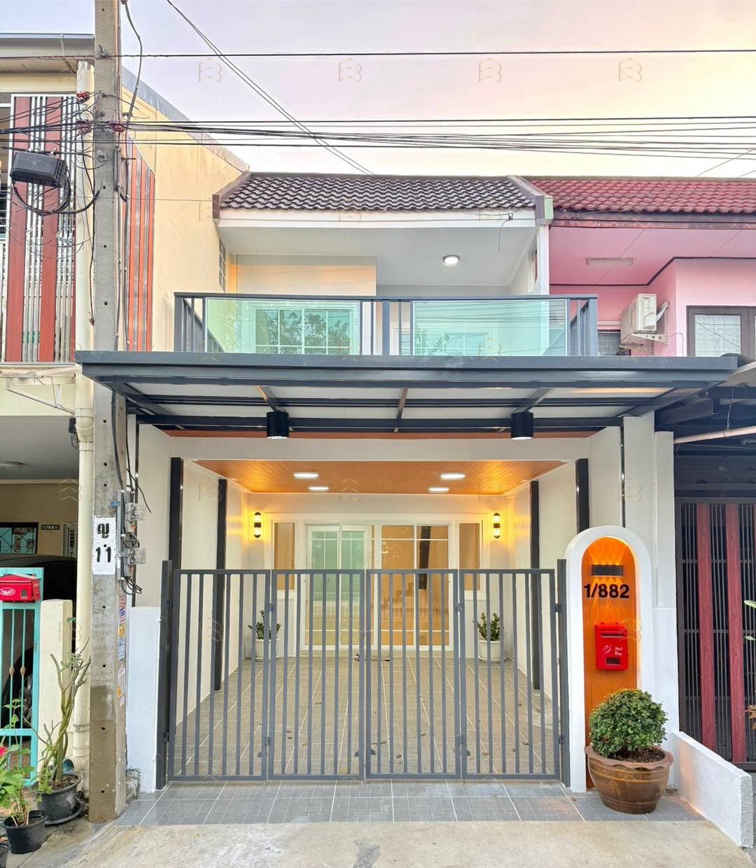 ขายทาวน์เฮาส์ 2 ชั้น หมู่บ้านรัตนาธิเบศร์ ทำเลทองติดเซ็นทรัลเวสต์เกต และ MRT 2 สถานี หน้าบ้านเป็นสวน - Image 2